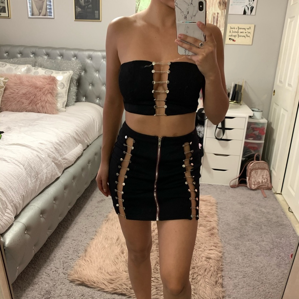Chained up set